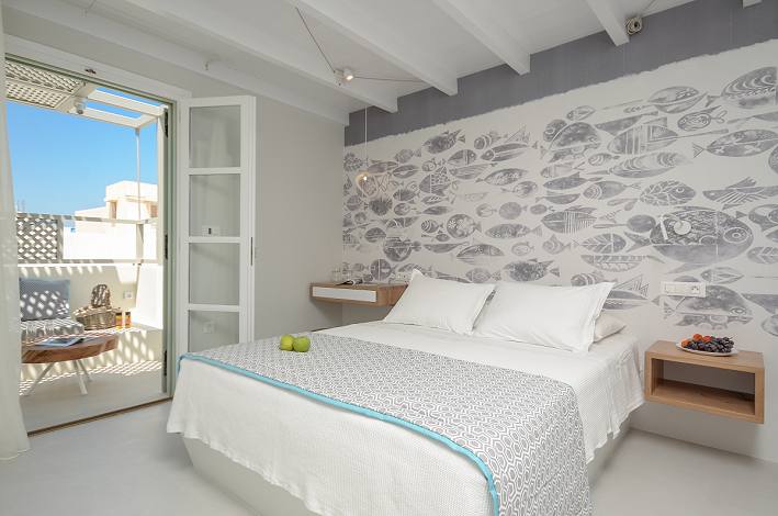 Deluxe double bed room in Naxos